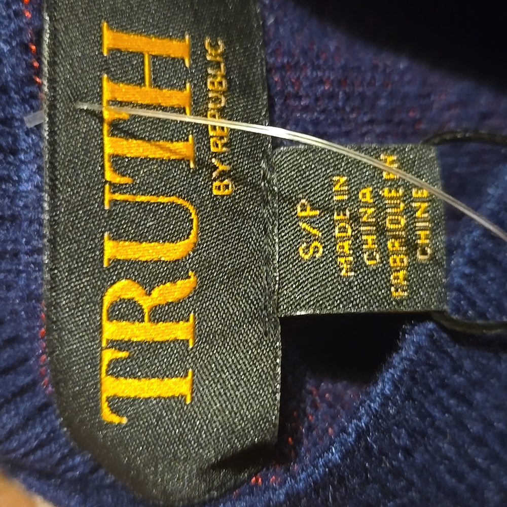 New Truth Navy Sweater with Red Hearts Size Small - Picture 2 of 5